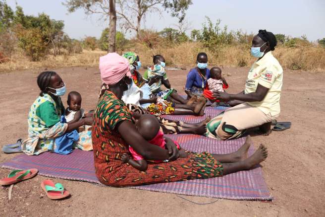 Achoya leads a session on the importance of breastfeeding and nutrition with mother groups in Akolo Boma, South Sudan.