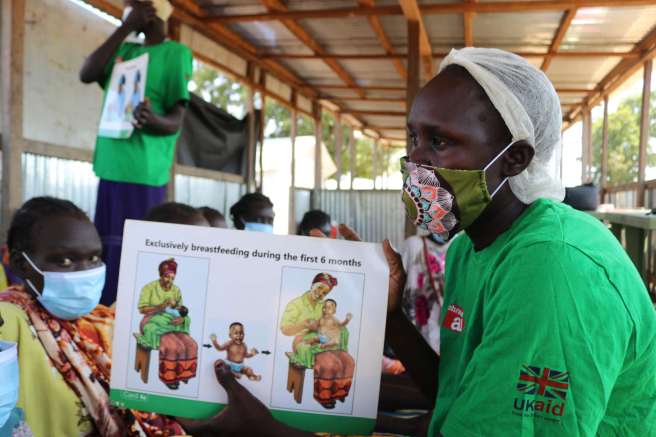 Aleul gives training on the importance of breastfeeding with women in her community in South Sudan.